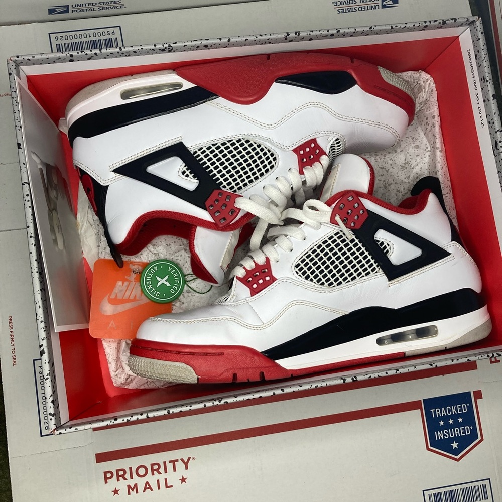 Jordan 4 fire red